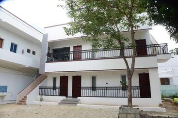 膳宿费 Maria Homez