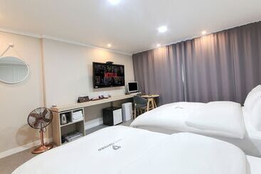 בית מלון כפרי Continew