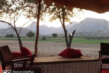 בית מלון כפרי Jawai Jungle Safari Camp