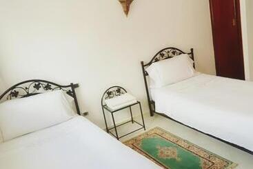 هتل Hôtel Sid El Aidi Médina