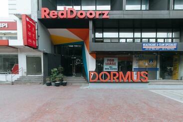 Отель Reddoorz Hostel @ Dormus España