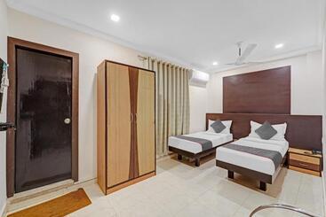 בית מלון כפרי Collection O Mount Road Rich Mount Near Marina Beach