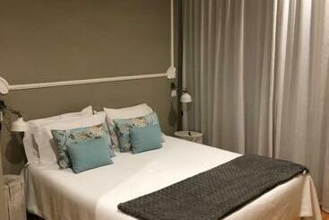 민박 Godinho S House