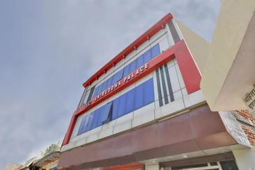 ホテル Spot On 82118 Aniruddha Palace