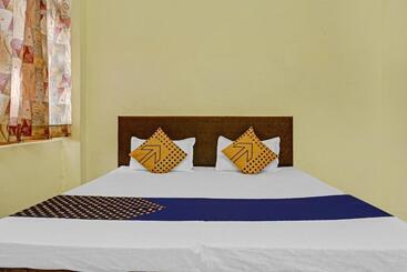 فندق Spot On 82139 Royal Guest House