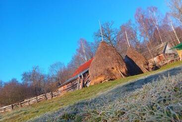 펜션 Room In Guest Room Sejour In Green Garden With Lake View For 2 People