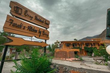 Hotel Roomy Hindukush Sarai, Chitral