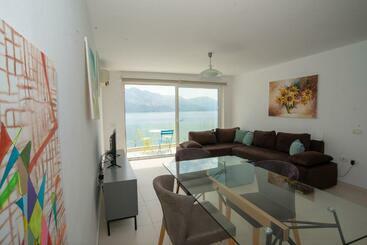 هتل Stone Beach By Atlantid Hospitality