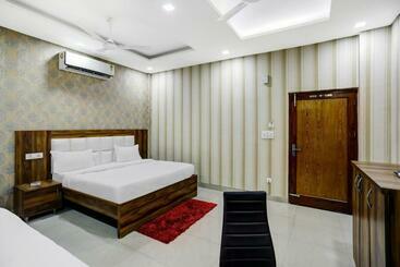 Townhouse 481 Hotel City Star