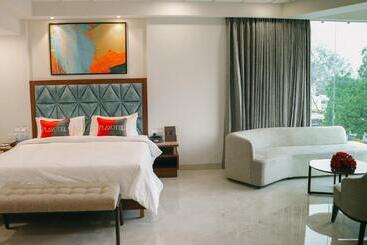 Playotel Premier Guna