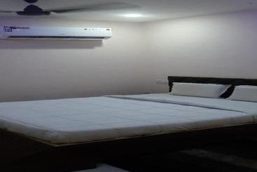 Oyo 80612 Hotel Sandeep