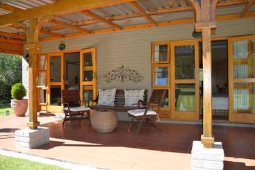 פנסיון Dusk To Dawn Garden Court Burgersdorp