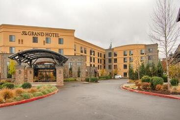 Grand Hotel At Bridgeport