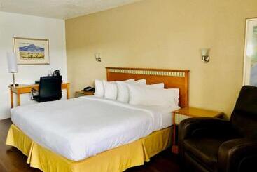 Отель Albuquerque I40 Eubanks