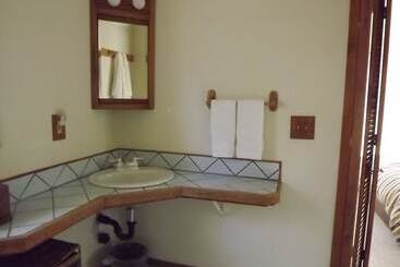 호텔 Backyard Garden Oasis