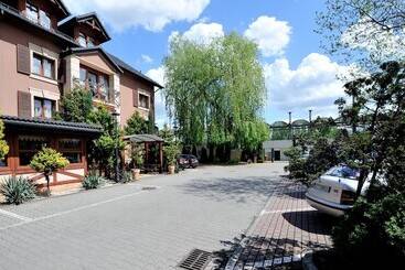 בית מלון כפרי Diament Vacanza Katowice  Siemianowice
