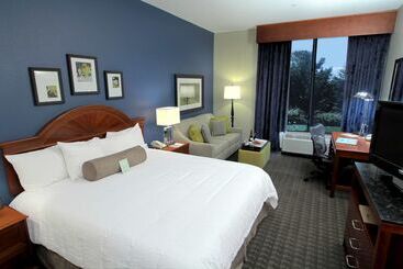 ホテル Hilton Garden Inn Westbury