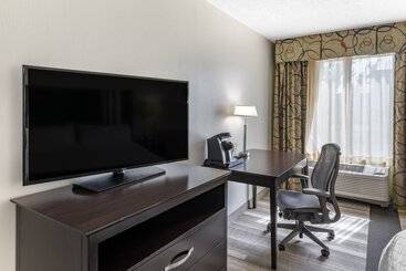 Holiday Inn Express Hotel & Suites Cincinnati Blue Ash, An Ihg