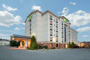 هتل Holiday Inn Express & Suites Bloomington, An Ihg