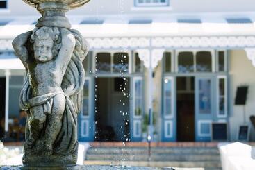 Pontac Manor Hotel & Restaurant