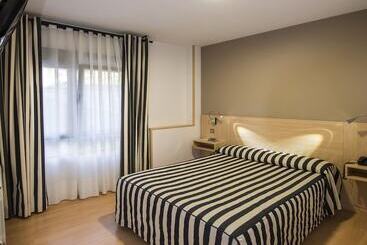 هتل Puerta De La Santa