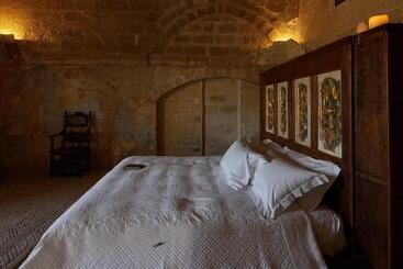 ホテル Sextantio Le Grotte Della Civita
