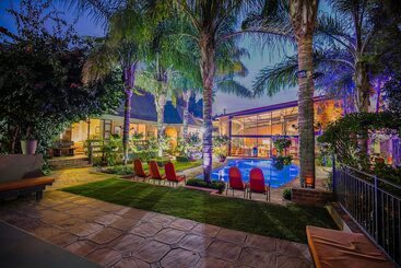 Отель Sunrock Guesthouse