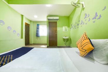 בית מלון כפרי Spot On 67781 Bgr Gardens