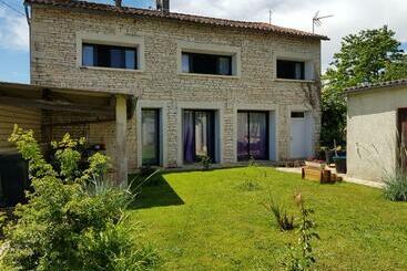 ベッドアンドブレックファースト La Cabirotte