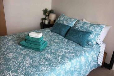 מלון דירות Cebu Cozy Ocean View 1br,17th,pool,wifi,mactan