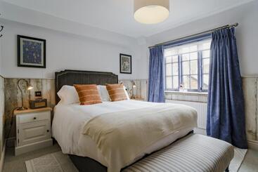 호스텔 Bel And The Dragon At Red Lion Wendover