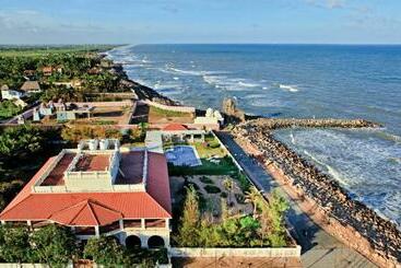 ホテル Neemrana S Bungalow On The Beach
