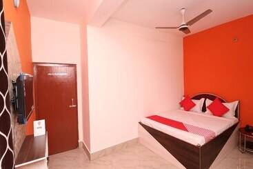 ホテル Oyo 16609 Trinayani Guest House