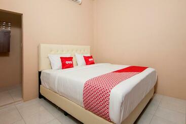 בית מלון כפרי Oyo 2069 Wisma Syariah Kampung Baru