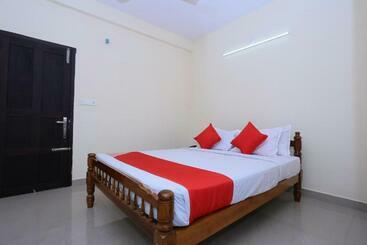 فندق Panackal Inn