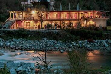 فندق Shivadya Tirthan Tirthan Valley