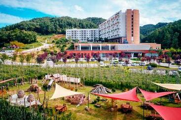 Курорт Sono Belle Cheongsong