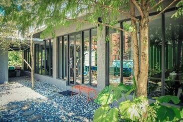 هاستل Woods Inn