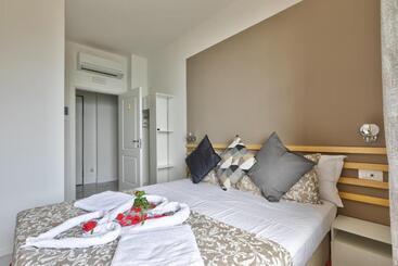 Пансион Sofia Holiday