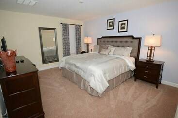 קוטג'' Champions Gate Ihr 3019