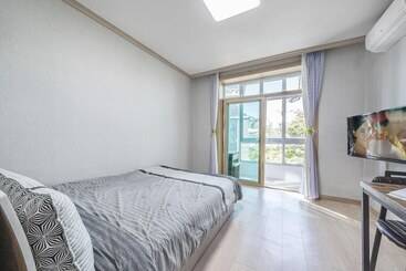 Goseong Gamnamu Pension