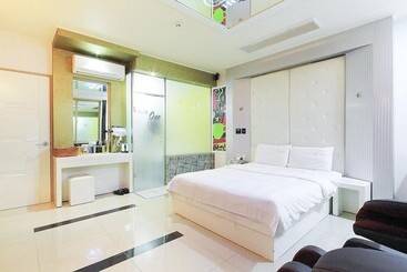 מוטל Gwangju Hanam One