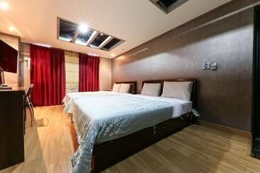 מוטל Jincheon Palace