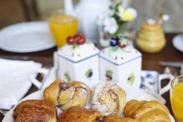 Casa Moazzo Suites And Apartments