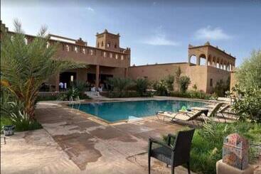 فندق فئة نجمة واحدة Auberge Famille Benmoro