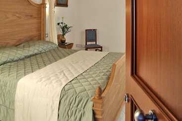 בית מלון כפרי Antico Casale Russo