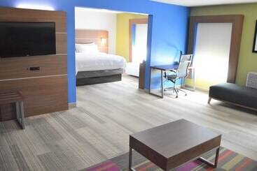 ホテル Holiday Inn Express & Suites Batesville, An Ihg