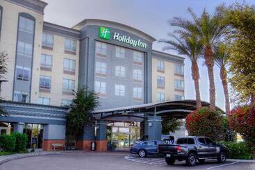 فندق Holiday Inn & Suites Phoenix Airport, An Ihg
