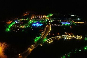 هتل Manaspark Deluxe