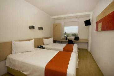 Отель One Queretaro Plaza Galerias